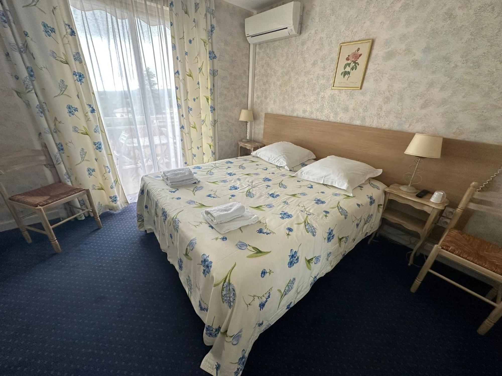 Hotel Logis Le Relais Imperial Saint-Vallier-de-Thiey Exteriér fotografie