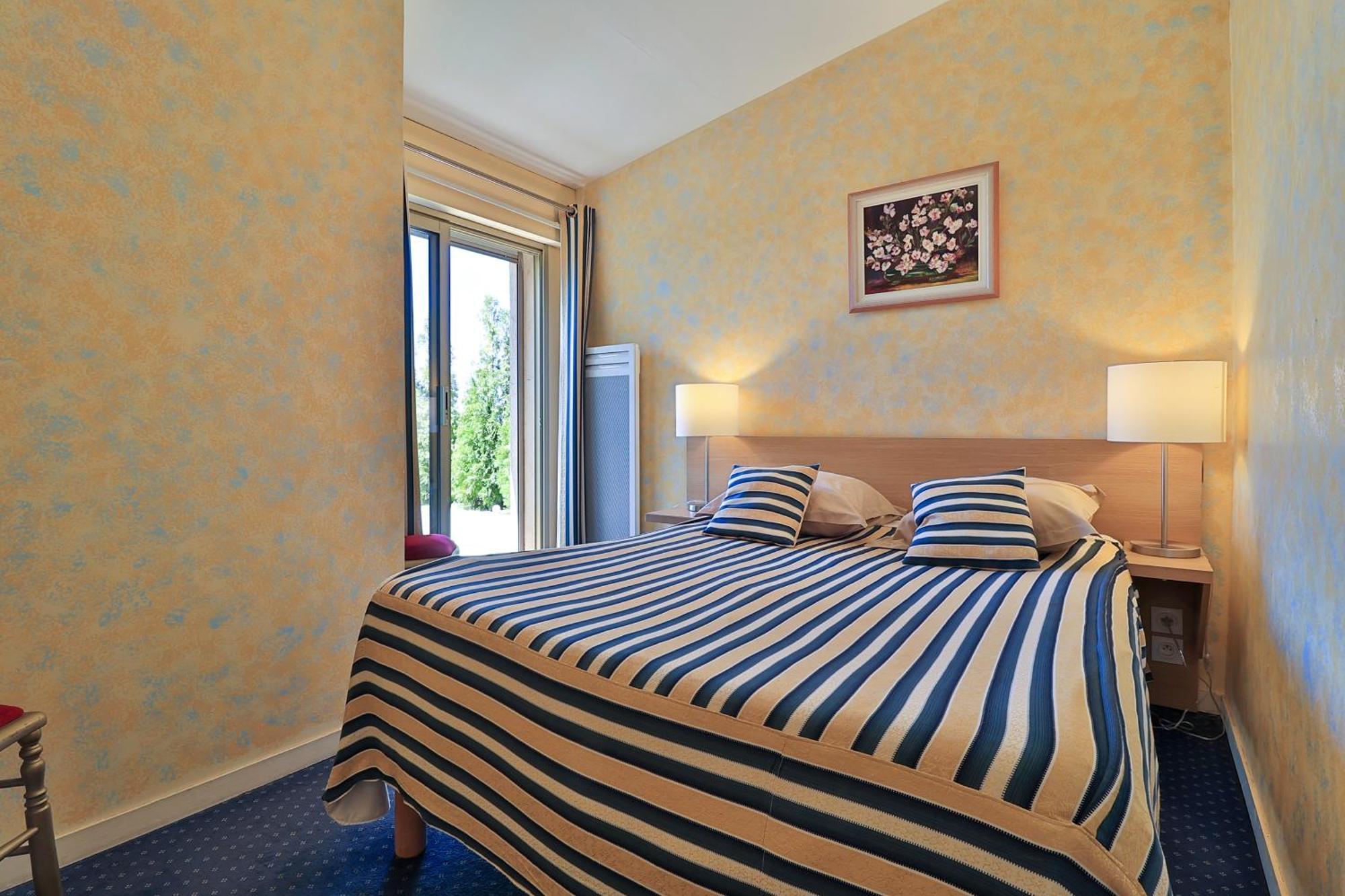 Hotel Logis Le Relais Imperial Saint-Vallier-de-Thiey Exteriér fotografie