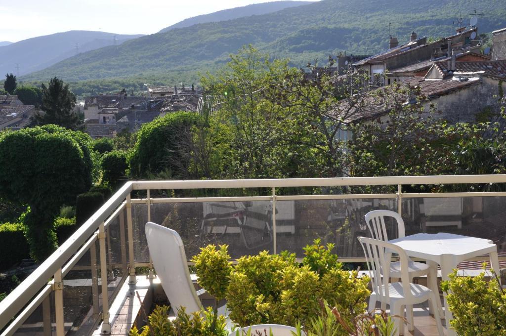 Hotel Logis Le Relais Imperial Saint-Vallier-de-Thiey Exteriér fotografie